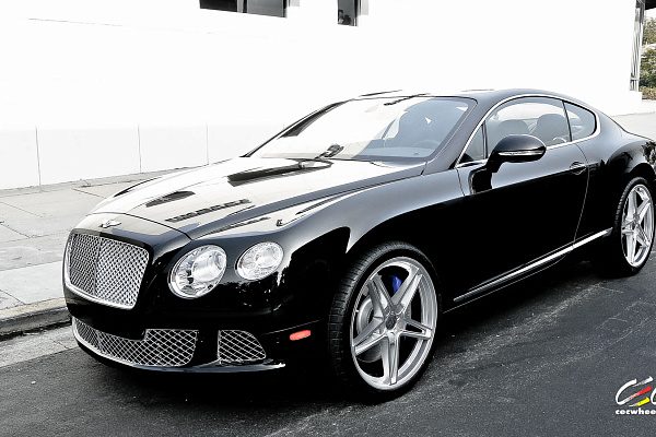 Фото дисков CEC C881 Глянцевый лак на Bentley Continental GT II