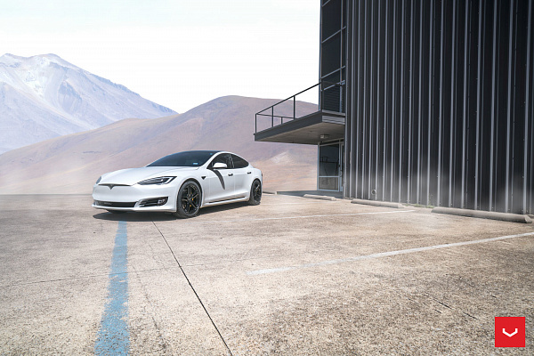 Фото дисков Vossen HF-1 Черный глянец на Tesla Model S