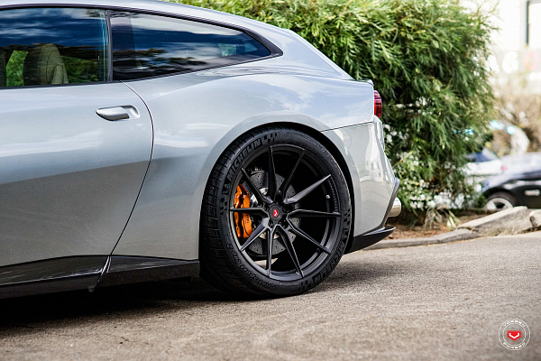 Фото дисков Vossen EVO-2 Черный сатин на Ferrari GTC4Lusso