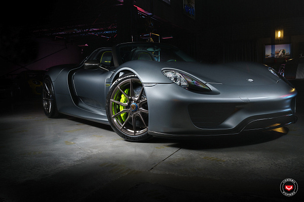 Фото дисков Vossen EVO-2 Глянцевый темный лак на Porsche 918 Spyder