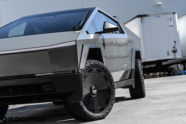 Фото дисков Giovanna Amur Черный глянец на Tesla Cybertruck