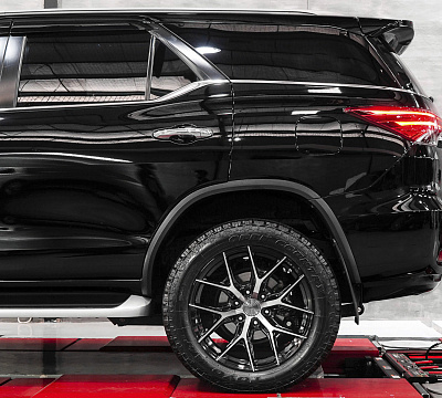 Фото дисков Vossen HF6-4 на Toyota Fortuner II