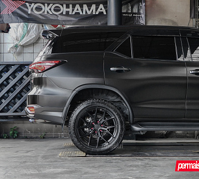 Фото дисков Vossen HF6-4 на Toyota Fortuner II