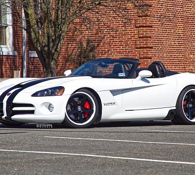 Фото дисков Strasse Wheels S5 Deep Concave FS на Dodge Viper