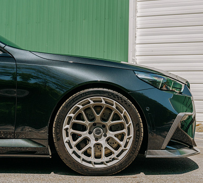 Фото дисков Brixton Forged TR08 AERO1 на BMW 5/M5 (G60/G90)
