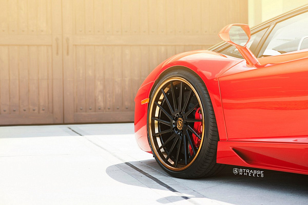 Фото дисков Strasse Wheels SV15T Deep Concave FS Другой цвет на Lamborghini Aventador
