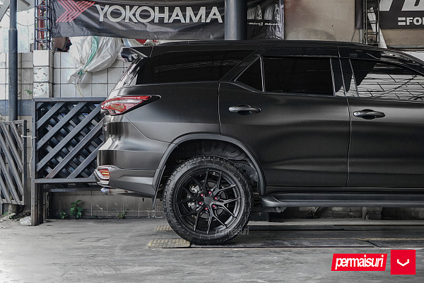 Фото дисков Vossen HF6-4 Черный сатин на Toyota Fortuner II