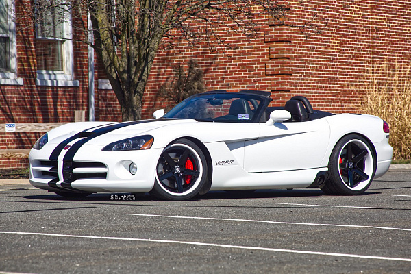 Фото дисков Strasse Wheels S5 Deep Concave FS Другой цвет на Dodge Viper