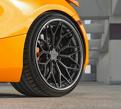 Фото дисков Strasse Wheels SV20M Deep Concave FS на McLaren 720S