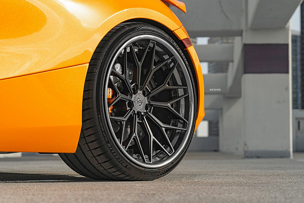 Фото дисков Strasse Wheels SV20M Deep Concave FS Черный матовый на McLaren 720S