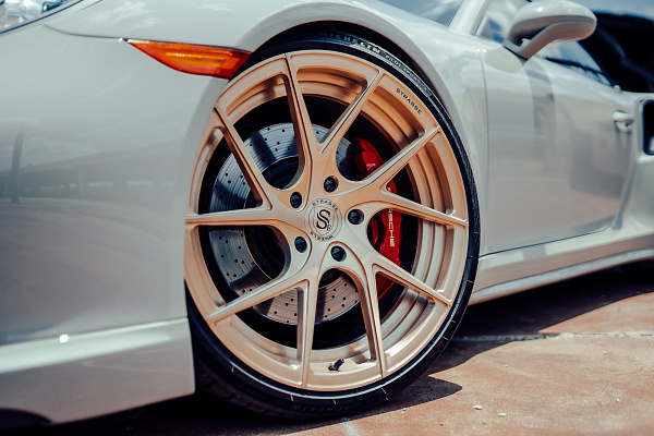 Фото дисков Strasse Wheels SM5RT Deep Concave Duoblock Сатиновая шампань на Porsche 911 VII