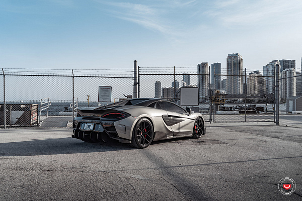 Фото дисков Vossen S21-01 Черный глянец на McLaren 570S