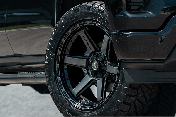 Фото дисков 4PLAY 4P63 Черный глянец на Chevrolet Silverado IV