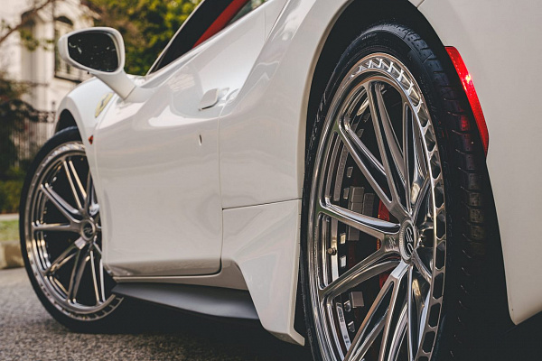 Фото дисков CEC C111 Полированный лак на Ferrari 488