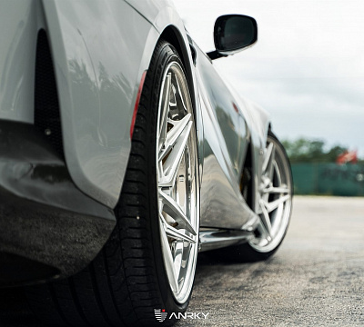 Фото дисков Anrky S3-X3 на Ferrari 812