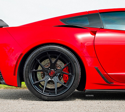 Фото дисков Strasse Wheels SM5R Deep Concave FS на Chevrolet Corvette C7