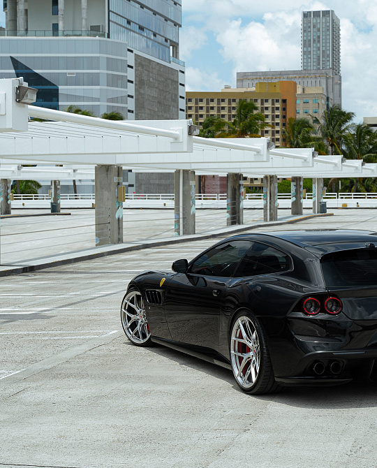 Фото дисков S21-01 Полированный лак на Ferrari GTC4Lusso