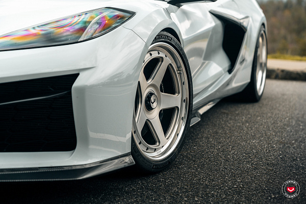 Фото дисков Vossen GEN-01 (3-Piece) Сатиновый лак на Chevrolet Corvette C8