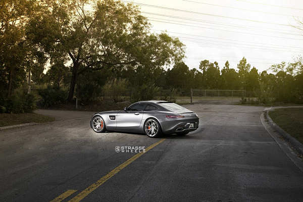 Фото дисков Strasse Wheels SM5R Deep Concave Monoblock Сатиновый темный лак на Mercedes-Benz AMG GT I
