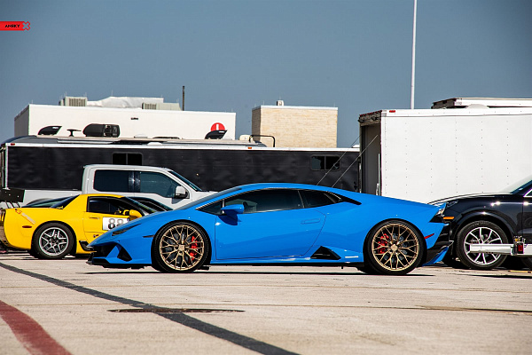Фото дисков Anrky AN10 Сатиновое золото на Lamborghini Huracan