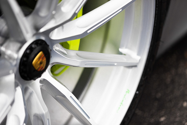 Фото дисков Brixton Forged R11-R Глянцевый лак на Porsche 918 Spyder
