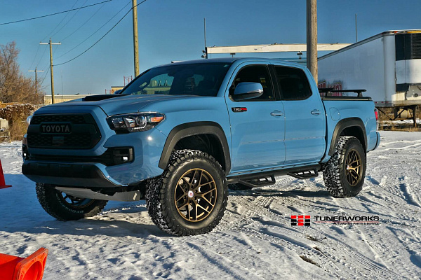 Фото дисков HRE P161 Сатиновая бронза на Toyota Tacoma III