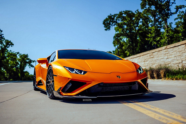 Фото дисков Strasse Wheels SV10M Deep Concave FS Черный глянец на Lamborghini Huracan