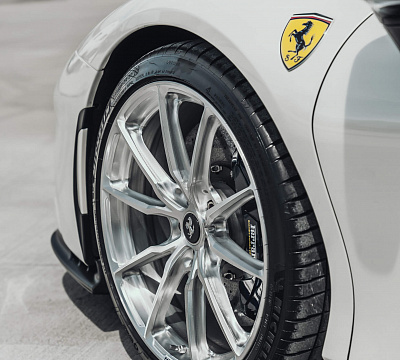 Фото дисков HRE P104SC на Ferrari SF90