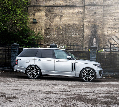 Фото дисков Kahn Pace Car на Range Rover IV