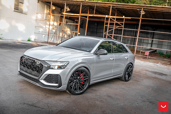 Фото дисков Vossen HF-7 Черный глянец на Audi Q8