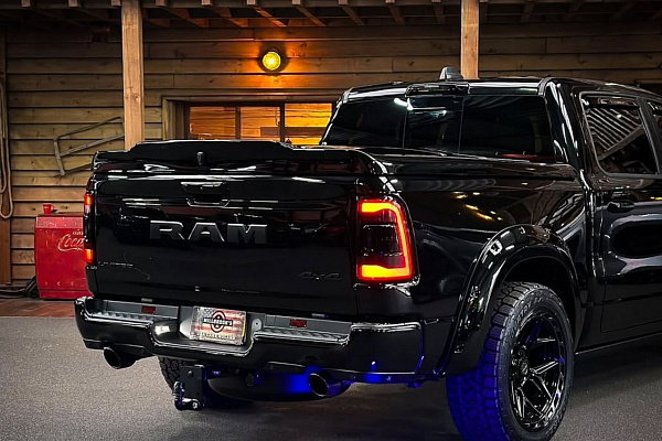 Фото дисков 4PLAY 4P55 Черный глянец на Ram 1500 V