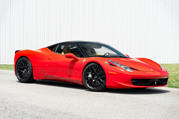Фото дисков Brixton Forged TR08 Черный сатин на Ferrari 458