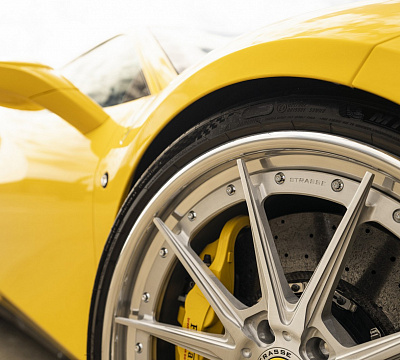 Фото дисков Strasse Wheels SV10 Deep Concave FS на Ferrari F8