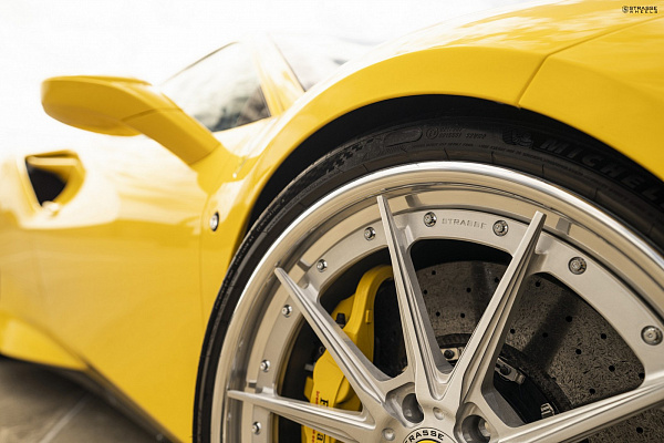 Фото дисков Strasse Wheels SV10 Deep Concave FS Глянцевый лак на Ferrari F8