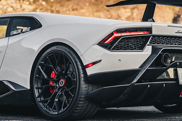 Фото дисков Brixton Forged PF10 Черный сатин на Lamborghini Huracan