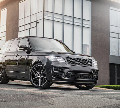 Фото дисков Kahn Type 52 RS на Range Rover IV