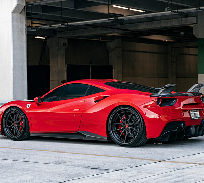 Фото дисков Strasse Wheels SV5 Deep Concave FS на Ferrari 488