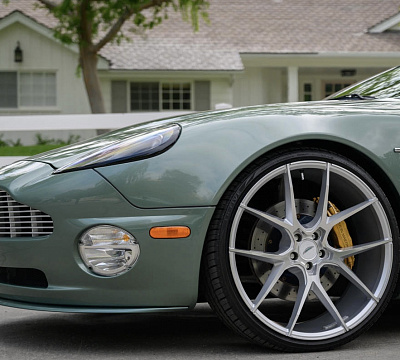 Фото дисков Savini BM14 на Aston Martin Vaquish 1