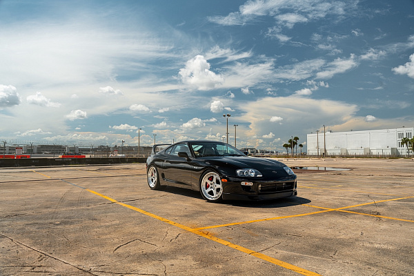 Фото дисков Strasse Wheels S5 Track Глянцевый лак на Toyota Supra A80