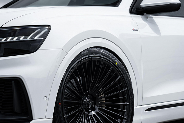 Фото дисков ST Wheels ST3 Черный глянец на Audi Q8