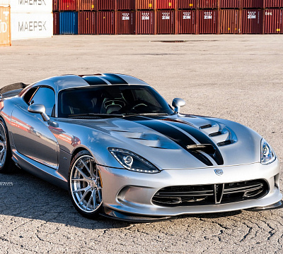 Фото дисков Strasse Wheels SM6R Deep Concave FS на Dodge Viper