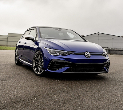 Фото дисков Bola FLC на Volkswagen Golf VIII