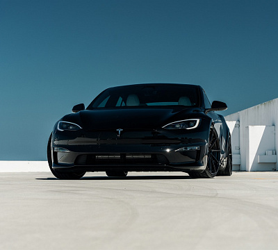 Фото дисков Anrky AN28 на Tesla Model S