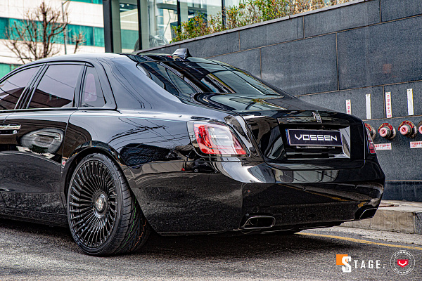Фото дисков Vossen UV-5 Черный глянец на Rolls-Royce Ghost II