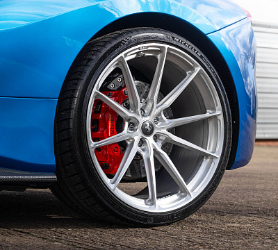 Фото дисков HRE P104SC на Ferrari 488