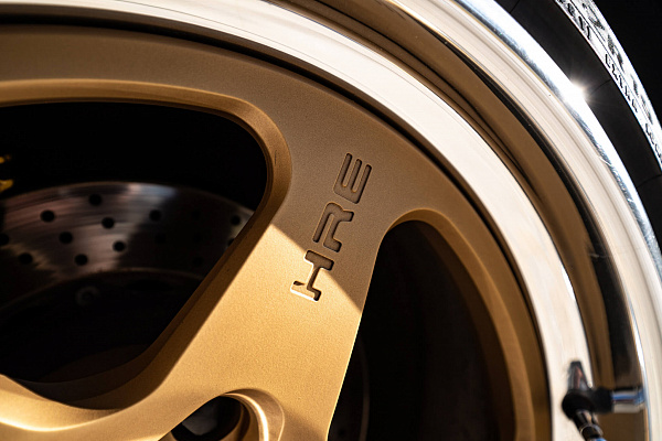 Фото дисков HRE 527 Сатиновое золото на Porsche 911 IV