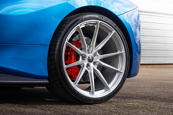 Фото дисков HRE P104SC Глянцевый лак на Ferrari 488
