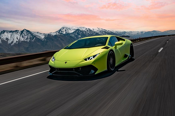 Фото дисков Strasse Wheels SV10T Deep Concave FS Черный глянец на Lamborghini Huracan