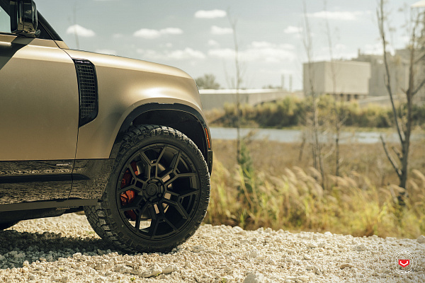 Фото дисков Vossen UV-4 Черный сатин на Land Rover Defender II