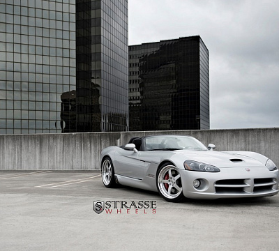 Фото дисков Strasse Wheels S5 Performance на Dodge Viper